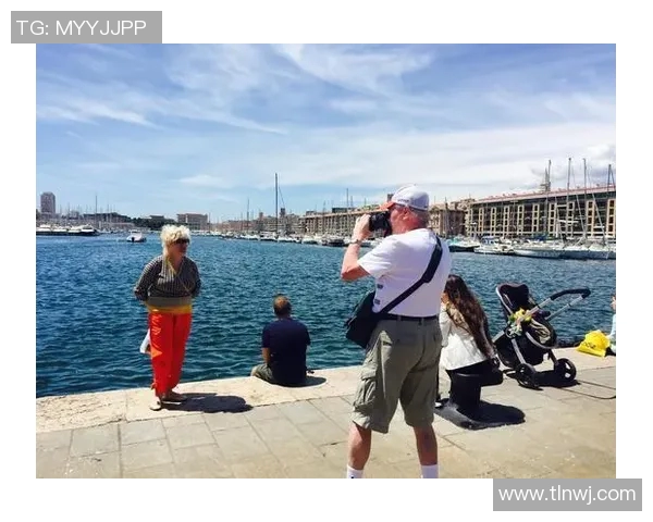 足球明星与中国美女的浪漫邂逅揭示了跨国文化交流的魅力与挑战